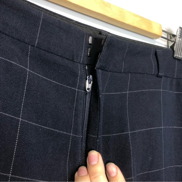 BANANA Republic Logan Windowpane Navy Plaid Trousers, Size 12 - Picture 4 of 13